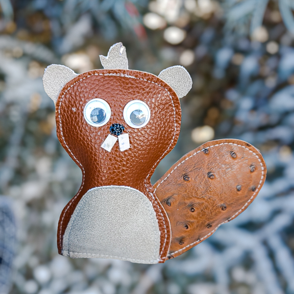 The Felt Woodland animal ornament collection can be made with felt or other fabrics such as faux leather.